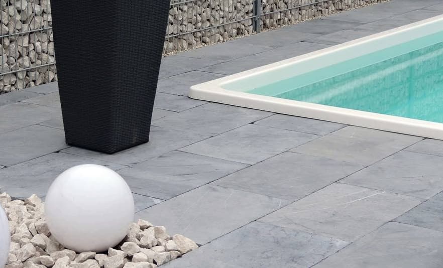 Piscine en pierre naturelle